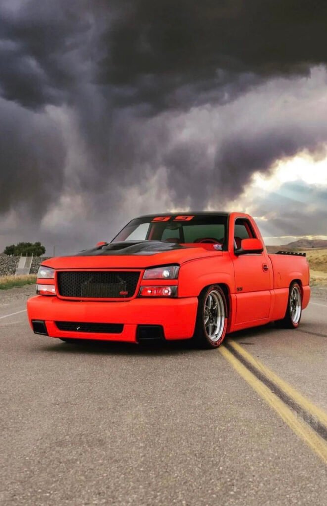 03-06 Chevy Silverado cat eye ZR1 hood