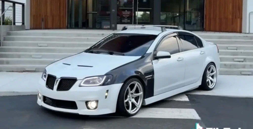 Pontiac G8 carbon fiber fenders
